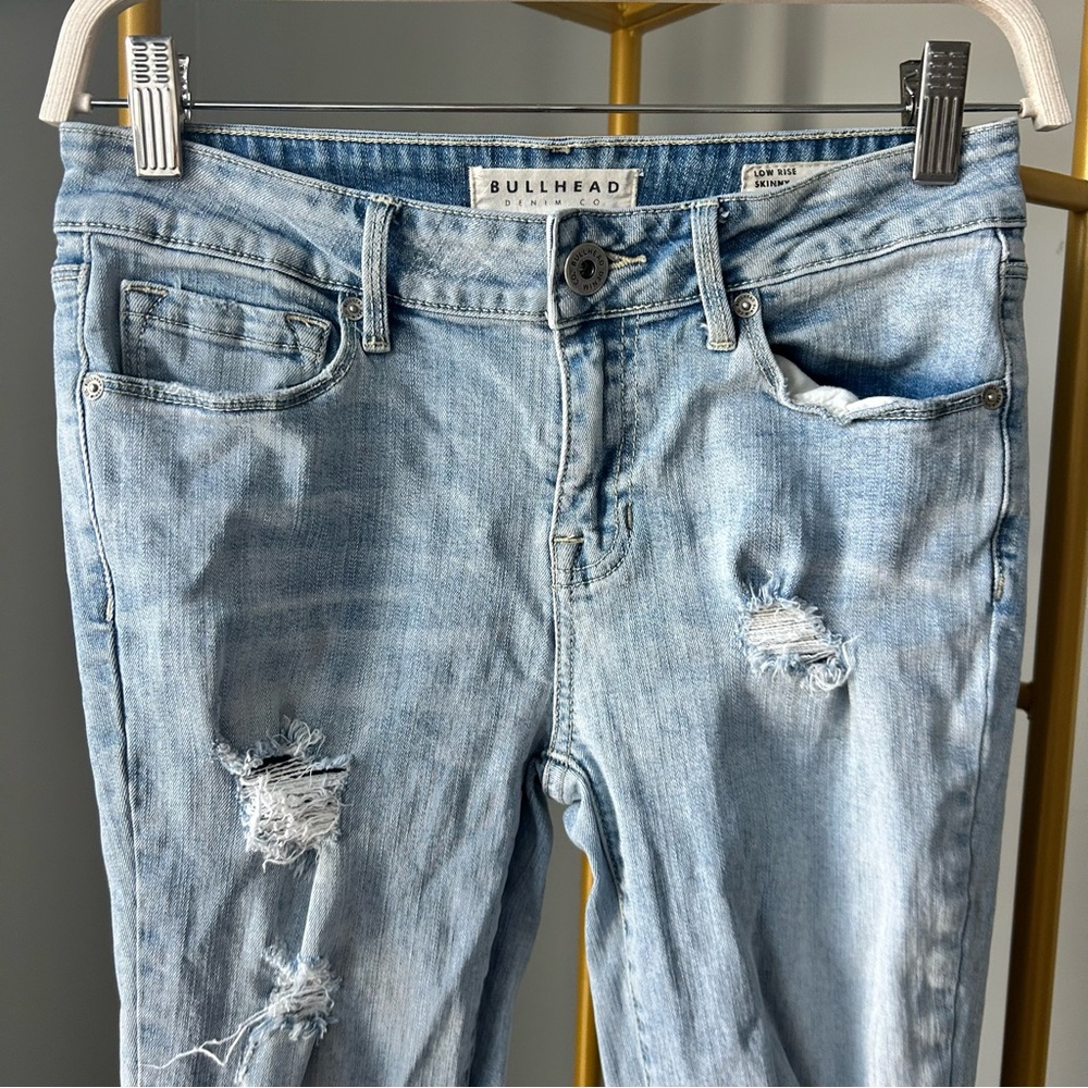Bullhead Denim Co. Y2K light blue wash low rise skinny distressed jeans size 5 - Picture 5 of 7